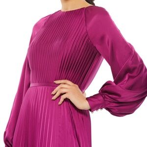 COPY - (44) BNWT MAC DUGGAL PLEATED HIGH NECK RAGLAN LONG SLEEVE SIDE SLIT GOWN…